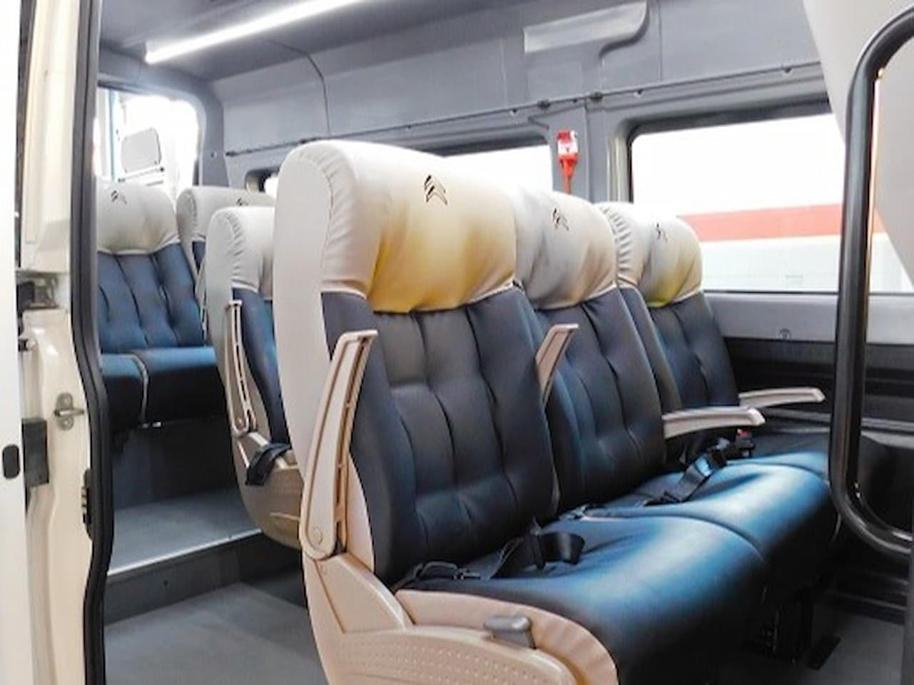 Interior 1 de Minibús