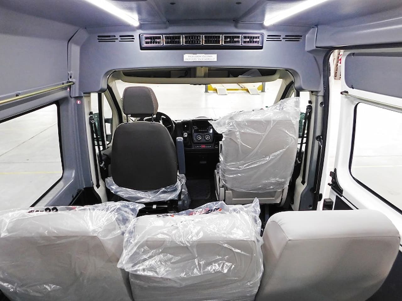 Interior 4 de Minibús